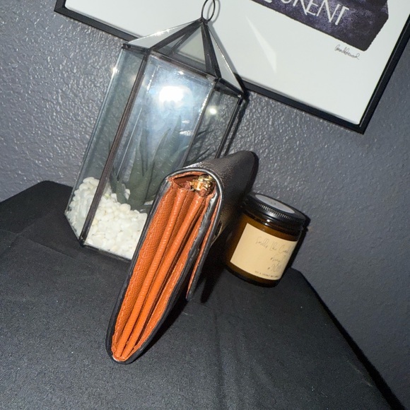 Louis Vuitton Monogram Wallet - Picture 4 of 5